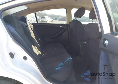 2010 Nissan Altima 2.5 S z USA, uszkodzony, nr VIN 1N4AL2AP1AN472611